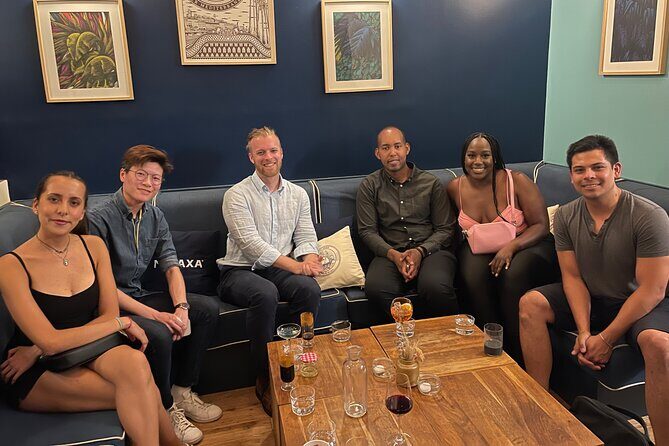 Paris Solo meetup:A cultural stroll,drinks and socializing - The Guide and Atmosphere