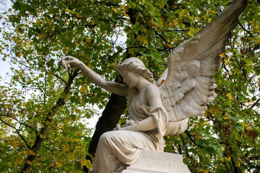 Père Lachaise Cemetery: A Stroll Through Immortal History - What Makes This Tour Special?