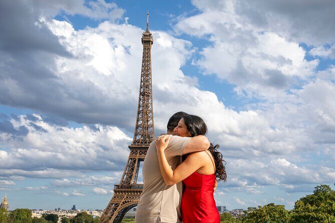 Photo Session Around Eiffel Tower - What to Expect from the Guide and the Photos