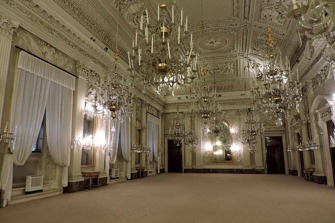 Pitti Palace - Private Tour At Galleria Palatina Incl. Tkts To Boboli Gardens - Explore the Boboli Gardens