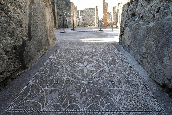 Pompeii & Amalfi Coast VIP Small Group Tour from Naples - Who Should Consider This Tour?