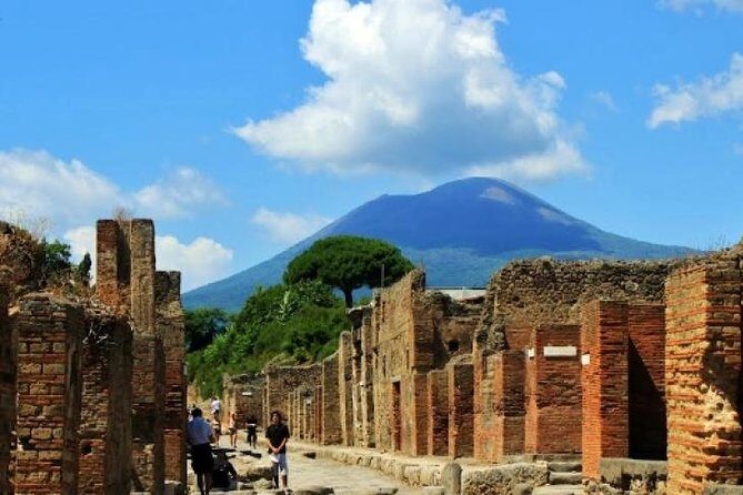 Pompeii, Mt Vesuvius and Wine Tour - FAQ