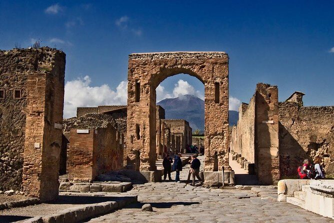 Pompeii Ruins visit for 3 hours (round-trip included) - Who Should Book This Tour?