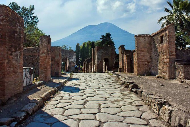 Pompeii Walking Tour with a licensed Guide - What Makes This Tour Stand Out?