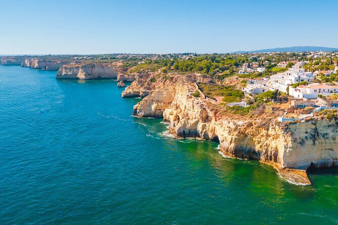 Portimão:Embark on NatureBenagil and DolphinsBiologist on board - FAQ