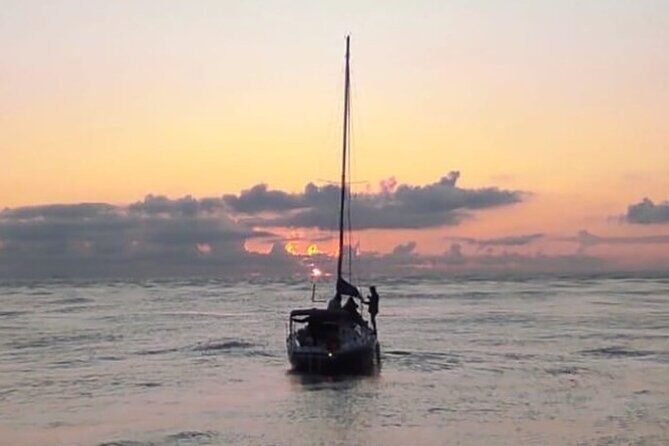 Porto: Private tour on vintage sailboat with sunset option - Who Would Love This Experience?