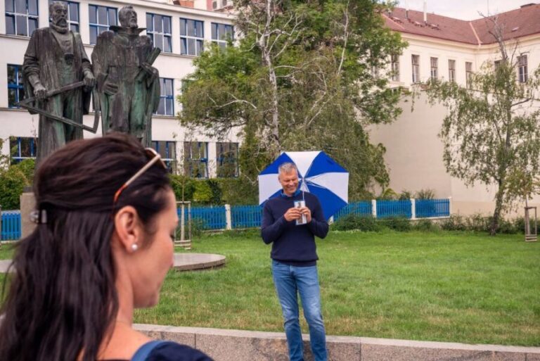 Prague: 1-Hour Castle Tour With Fast-GET Admission Ticket - Why This Tour Works Well