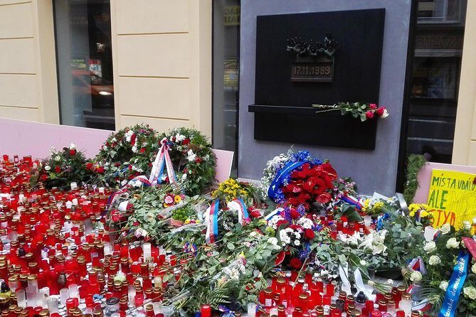 Prague Communism tour with visit of Communism museum - The Experience in Practice