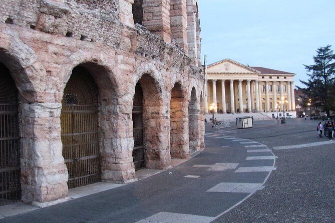 Private 2,5 hour Walking Tour of Verona with Private Tour Guide - Who Should Consider This Experience?