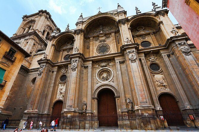 Private 3-hour Walking Tour Granada (incl. tickets to Cathedral & Royal Chapel) - Who Is This Tour Best For?