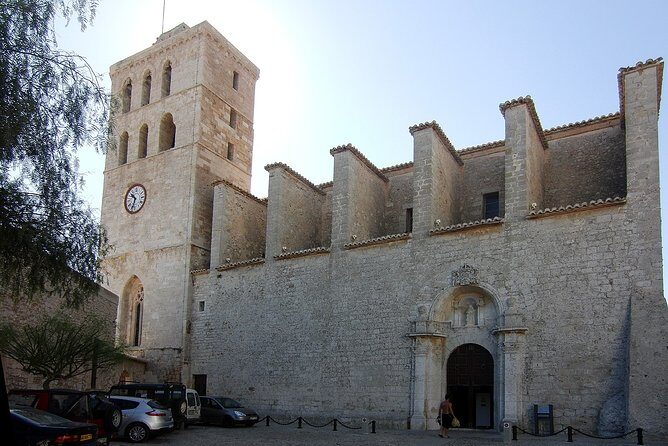 Private 4-hour walking tour of Ibiza with official tour guide - The Walking and Accessibility Factor