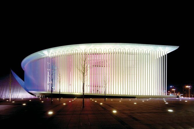 Private airport transfer: from the airport to the city of Luxembourg - Authentic Traveler Insights