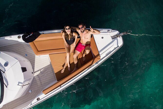 Private Axopar 37 MotorYacht Cruise in Santorini w/ Snack & Drink - What Makes the Experience Stand Out?