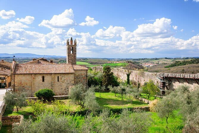 Private Best of Tuscany Hill Towns Tour with lunch from Florence - San Gimignano: The Town of Towering Skylines
