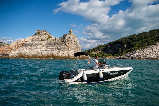 Private Boat Tour Cinque Terre and Portovenere - Sunsix - Onboard Delights: Food and Drink