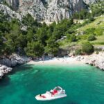 Private boat tour of Red rocks & Pakleni islands - The Experience of the Tour