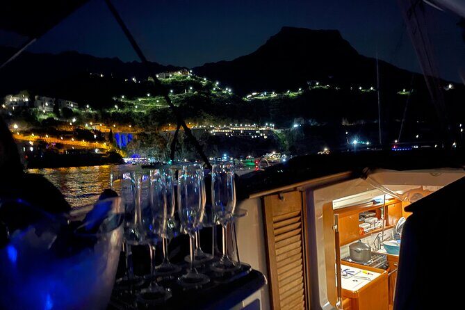 Private boat tour of the Amalfi coast or Capri - The Sum Up