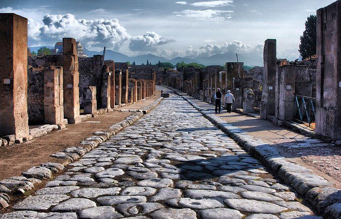 Private Day Tour from Rome to Pompeii and Herculaneum with Hotel Pick up - Analyzing the Cost and Overall Value