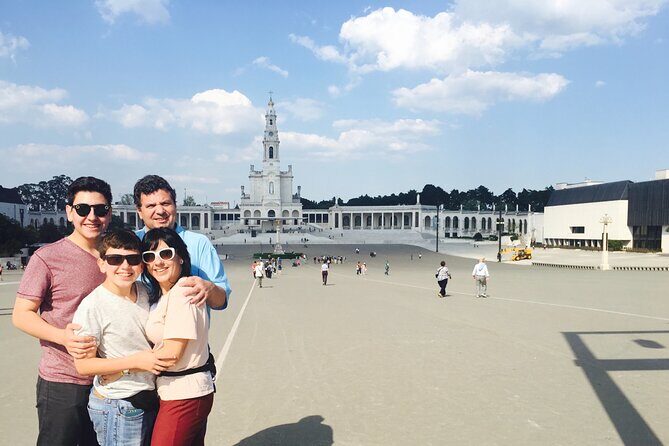 Private Day Tour With Guide to Fatima, Batalha, Nazaré and Obidos - What Makes This Tour Stand Out?