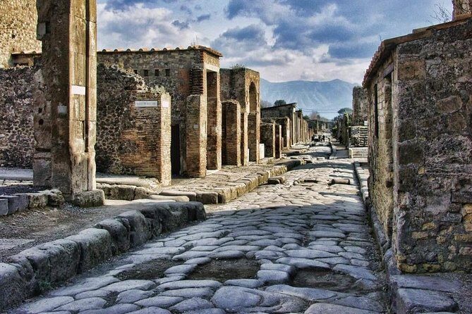 Private Day trip from Rome to Pompeii with official guide inside Ruins - Why Choose This Pompeii Day Trip?
