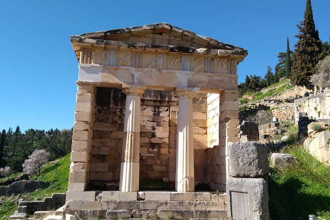 Private Delphi and Hosios Loukas Monastery - Great Lunch and Drinks Included - Who Is This Tour Best For?