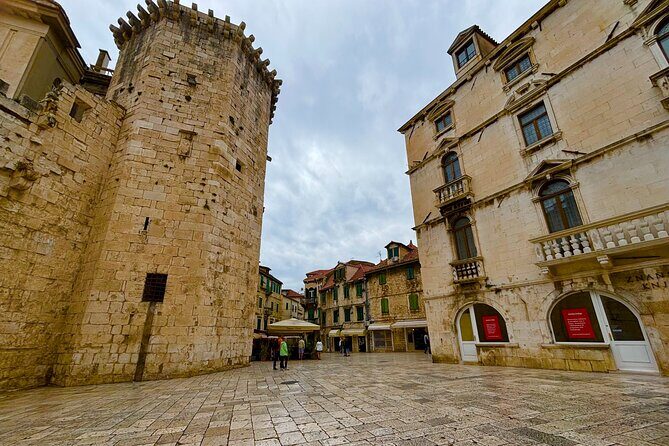 Private guided tour of Docletian's palace Split & Trogir by car - Discovering Trogir: A Fairytale Town on the Water