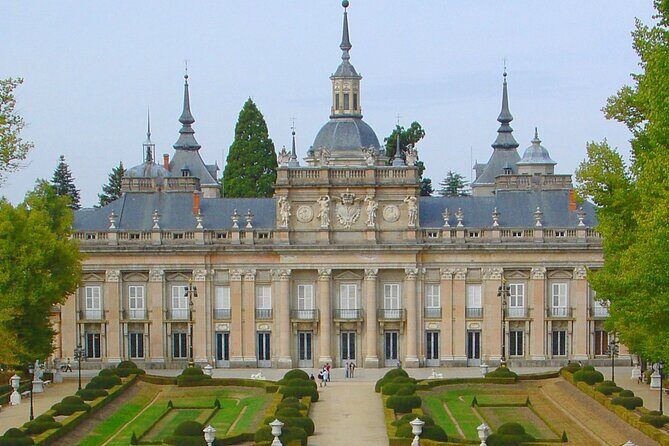 Private Guided Tour with Admission to La Granja and Fabrica de Vidrio - Practical Details and What Travelers Can Expect