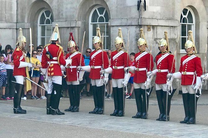 Private London Tours by Experienced Guide in New London Taxi - FAQ