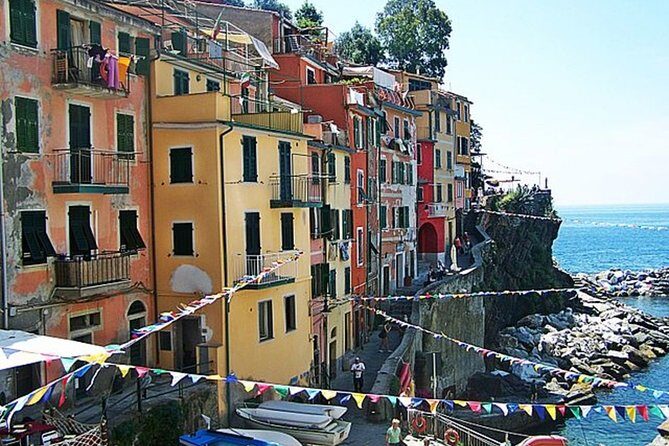 Private Roundtrip Transfer to Cinque Terre from Florence - What’s Included and What’s Not