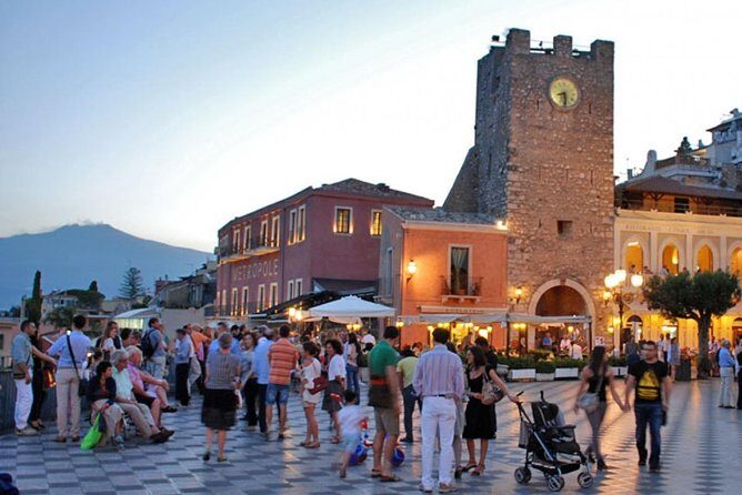 Private Taormina Sunset walking Tour with Aperitif - Group Size and Atmosphere