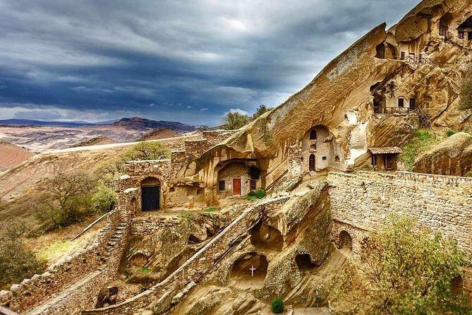 Private Tour: David Gareji (Free wine Tasting) - What Makes the Monastery and Caves Special?