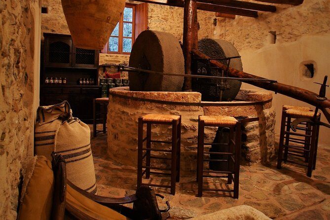 Private Tour in Historic Estate in Monemvasia with wine-olive oil tasting & meal - Who Should Consider This Tour?