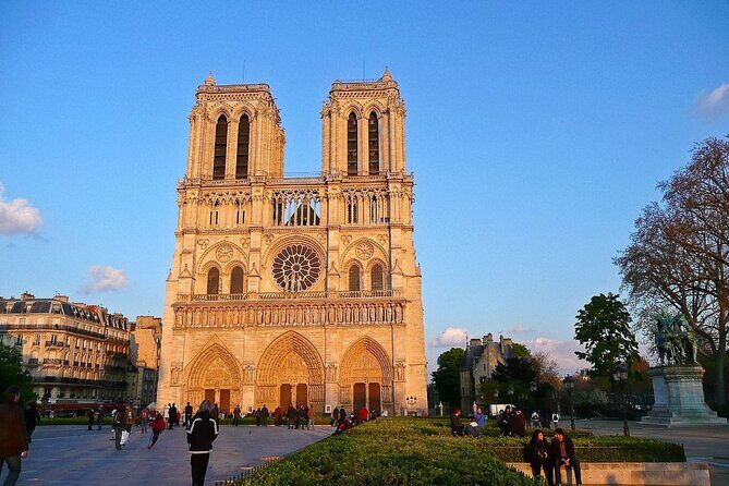 Private tour of various Monuments in Paris - FAQ