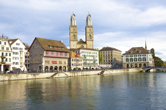 Private Tour of Zurich in 60 minutes with a Local - Practical Considerations and Tips