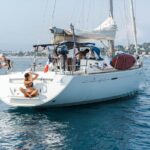 Private tour on a sailboat Swim and stand up paddle Antibes cape - Key Points