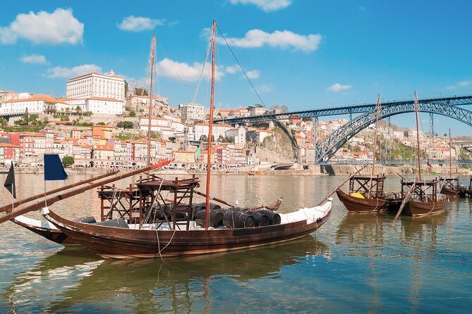 Private Tour Porto With Departure From Lisbon - Exploring Porto’s Historic Heart: Igreja de São Francisco and São Bento Station