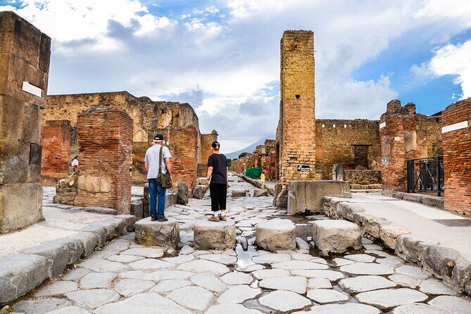 Private transfer from Amalfi to Sorrento with 2h Stop in Pompeii - The Sum Up