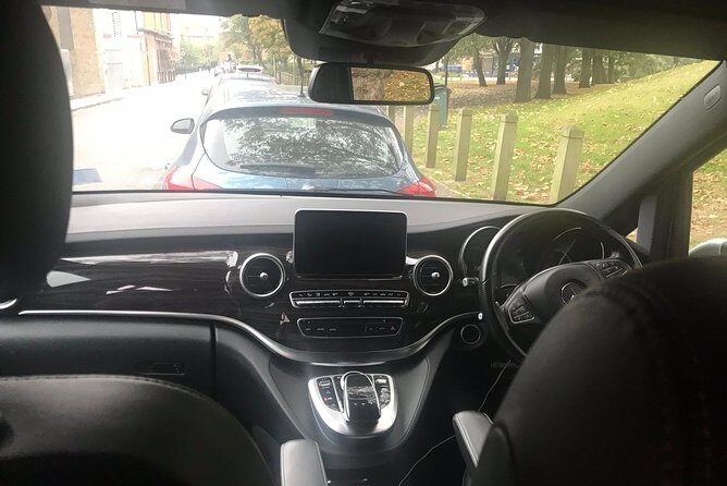 Private transfers from London Heathrow to Southampton via Windsor - An In-Depth Look at the Transfer Experience