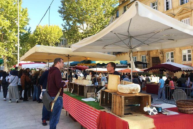 Provençal Farmers market tour - Sampling and Shopping