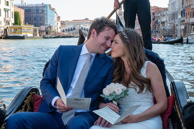 Renew your wedding vows on a romantic gondola - Authentic experiences from previous guests