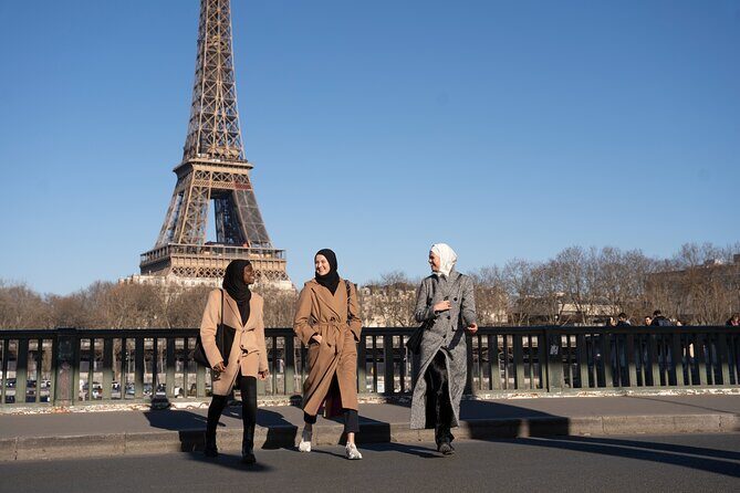 Romantic Eiffel Tower Couple Photoshoot - Who Will Love This Tour?