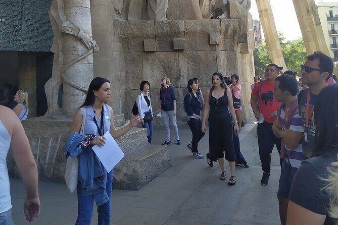 Sagrada Familia English Guided Tour & Optional Tower Access - How the Tour Is Structured: Itinerary Breakdown