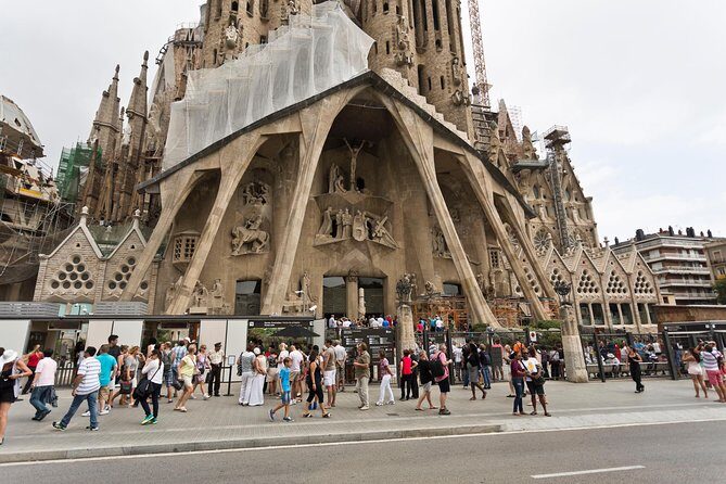 Sagrada Familia Guided Tour with Towers Access - The Itinerary Breakdown