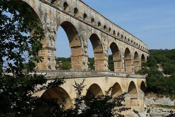 Saint Remy, Les Baux and Pont du Gard Small Group Day Trip - Analyzing the Value