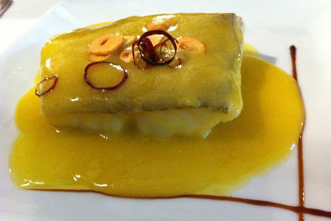 San Sebastián Private Food-Historical tour & meal at a Gastronomy Club - Discovering San Sebastián’s Old Town