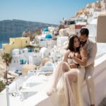 Santorini couple photoshoot with 50 edited photos! - The Sum Up