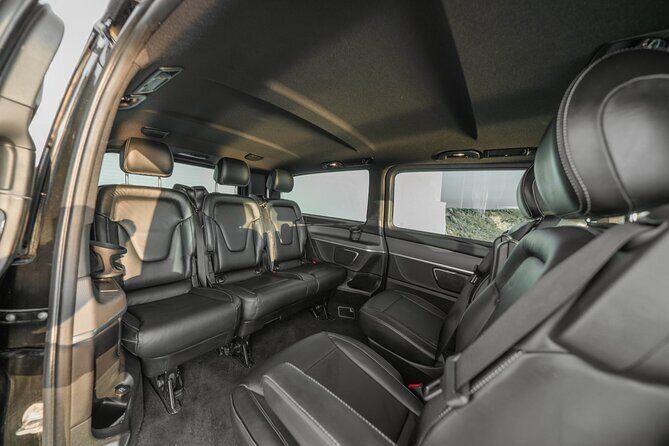 Santorini Private Transfer From and To Port - The Experience of a Private Transfer in Santorini