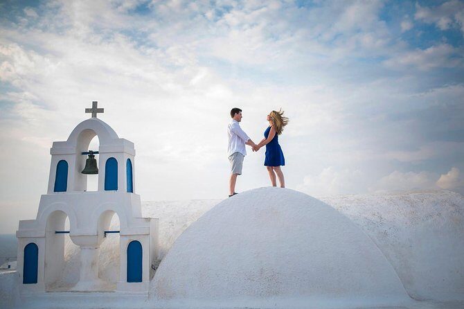 Santorini Walking Tour with a Personal Photographer - The Photographer and Personal Touch
