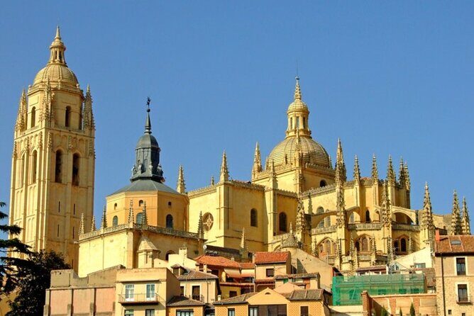 Segovia Tour with Guided Walking Tour Included - The Guided Walking Tour: Knowledgeable and Bilingual