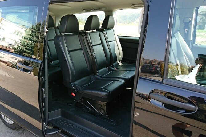 Shared Departure Transfer: Prague Hotel to Prague Airport - FAQ